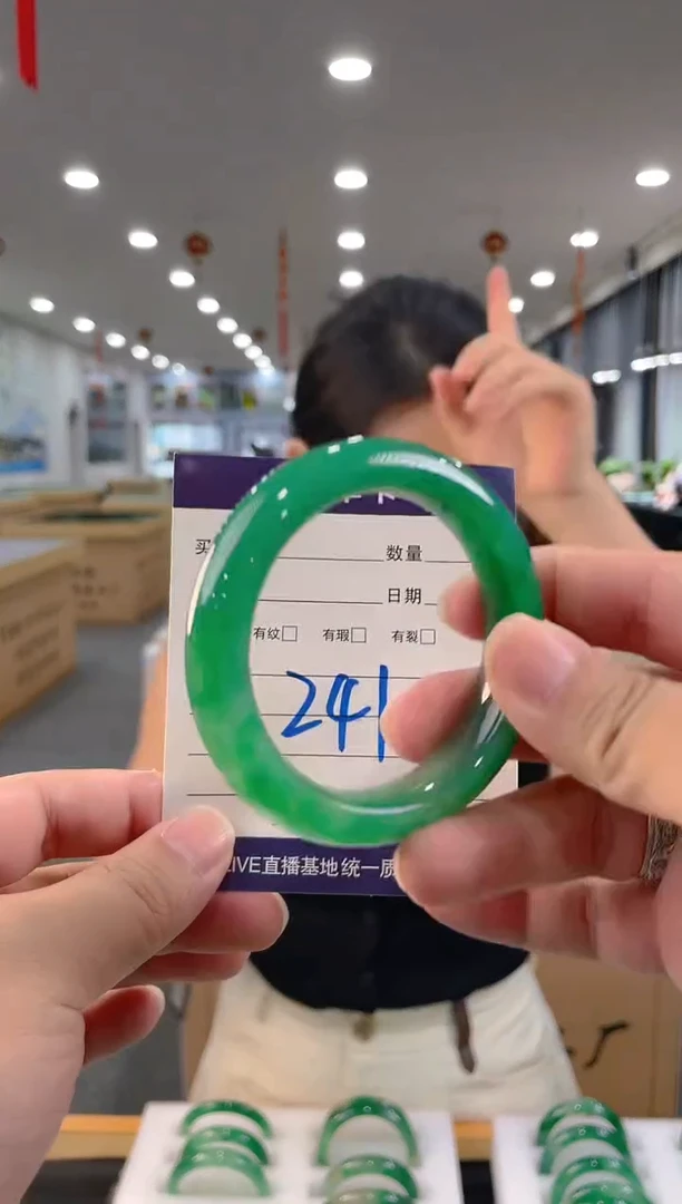 石英质玉（非洲翠）手镯未镶嵌天然冰飘花