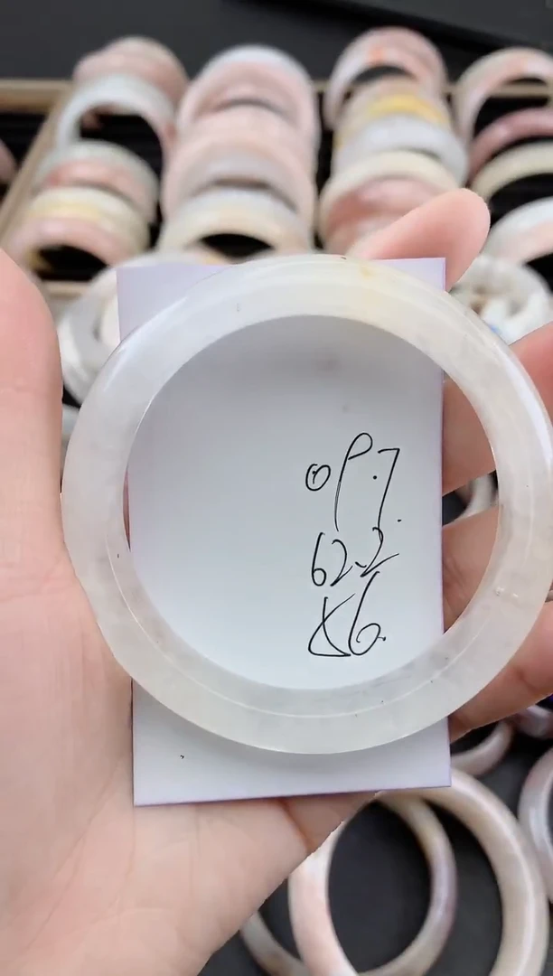 未镶嵌手镯石英质玉097