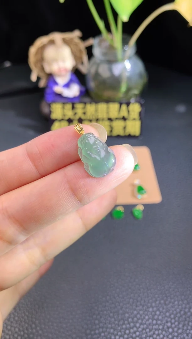 颈饰18K金镶嵌翡翠源头工厂天然翡翠A货，福利价