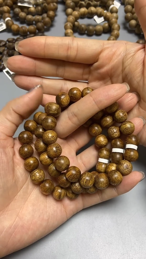 沉香手串 海南莺歌绿圆珠单圈虫漏1.1多样性发其一