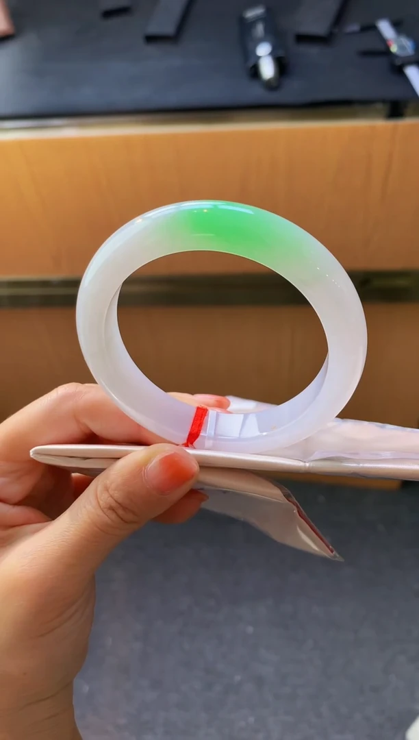 未镶嵌手镯翡翠- C63圈口57 全款25万 定金2万