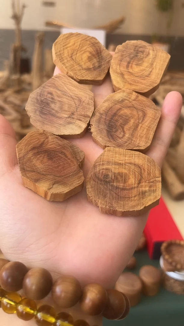 檀香木其他正区老山檀 原材片片 品香熏香 随机发一片 02号