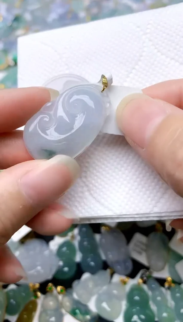 颈饰18K金镶嵌翡翠天然A货翡翠