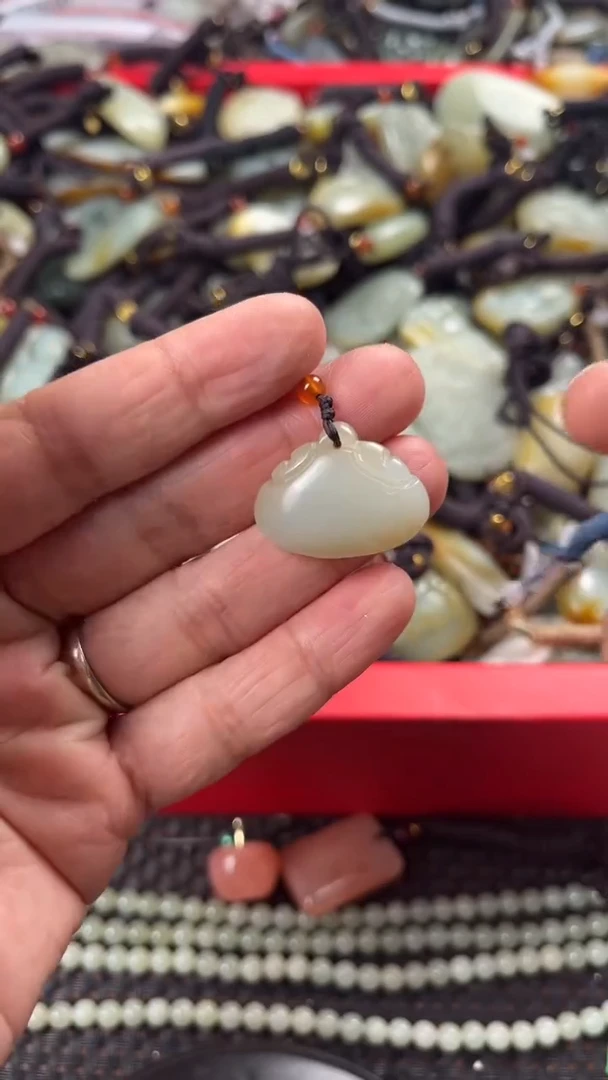 【闪购商品】和田玉颈饰未镶嵌多样性发货没有证书拍一发一有瑕