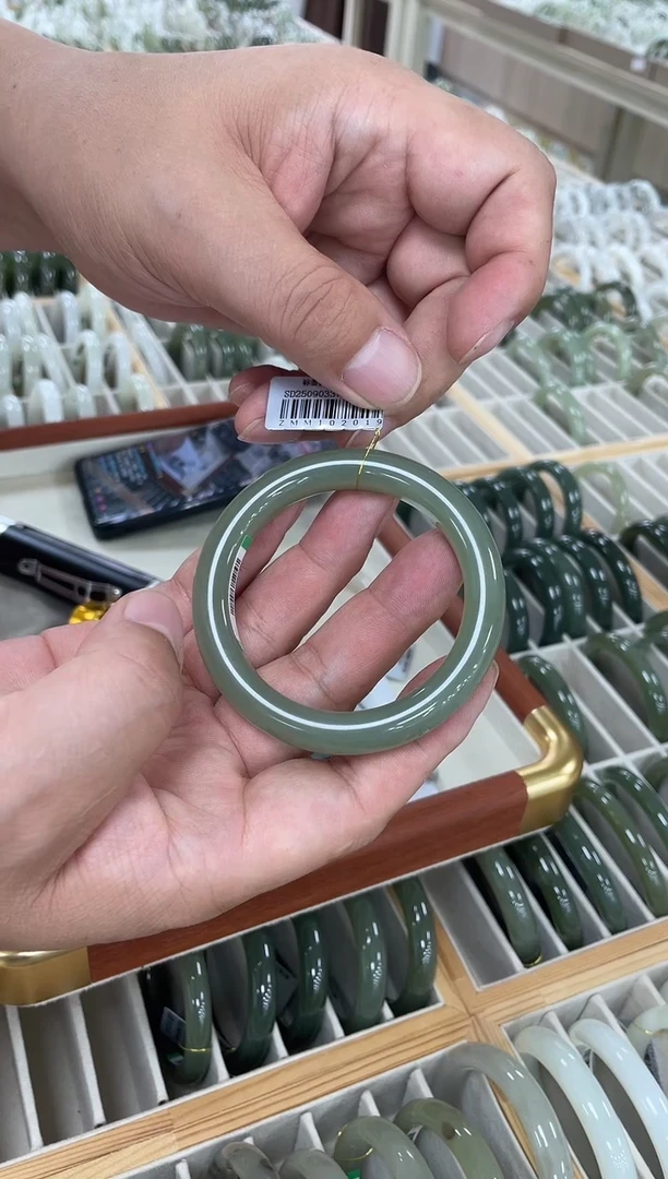 未镶嵌手镯和田玉56-57圈口 2019