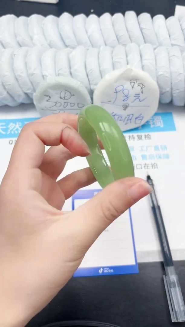 【闪购商品】石英质玉手镯未镶嵌108-53.2