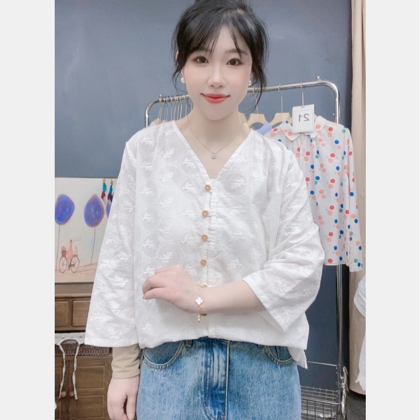常规衬衫V领钩花休闲风文艺复古白色刺绣宽松百搭春季七分袖女