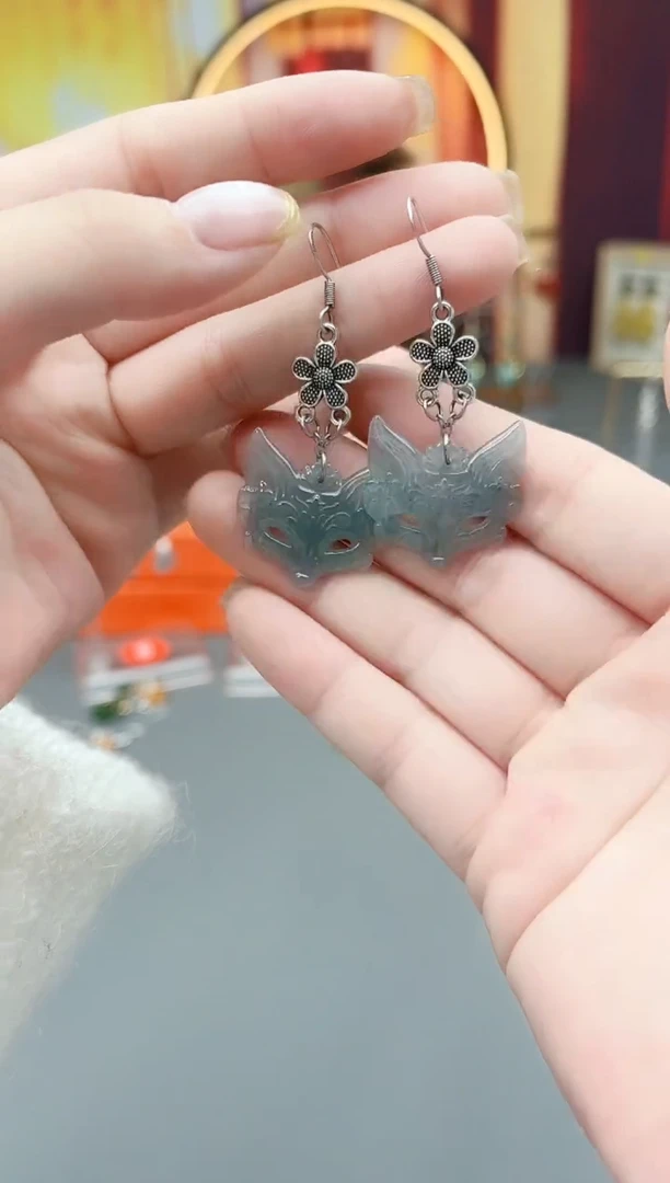未镶嵌翡翠耳饰狐狸