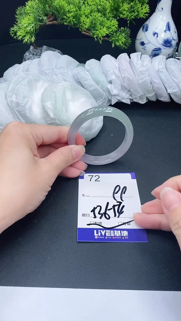 未镶嵌手镯翡翠72