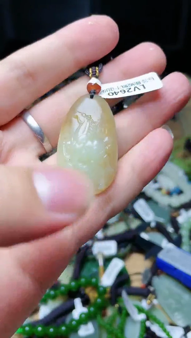 颈饰未镶嵌和田玉1