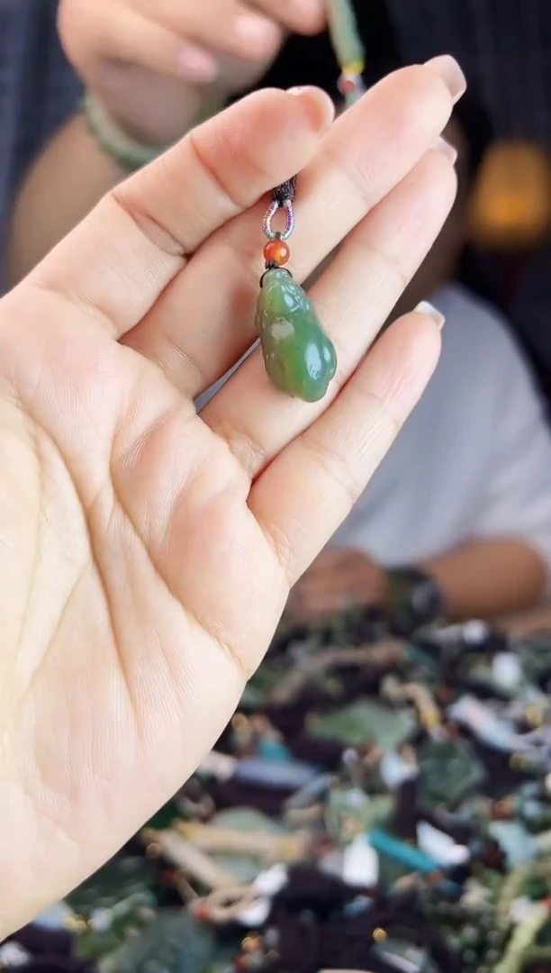 未镶嵌和田玉挂件1