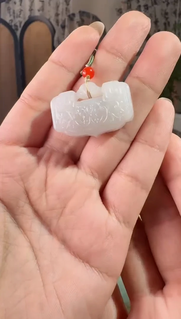 颈饰未镶嵌和田玉烟紫古锁