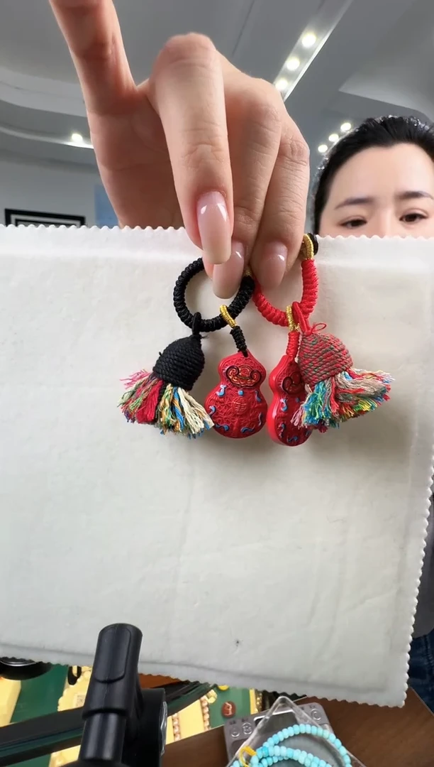 天然辰砂精致的钥匙扣