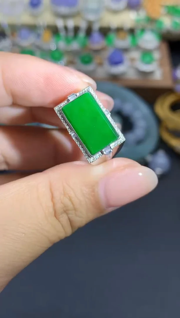 翡翠戒指18K金镶嵌560-春日珠宝