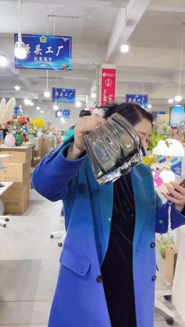 【闪购商品】玻璃唐总花瓶厂微瑕-WIHAU