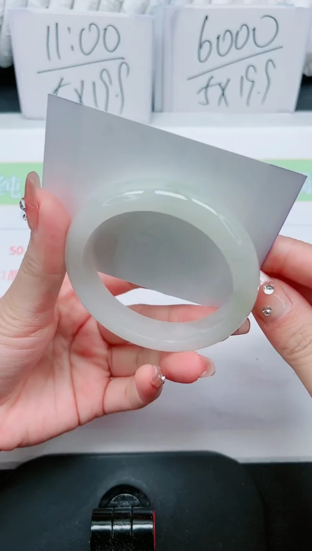 【闪购商品】石英质玉手镯未镶嵌64