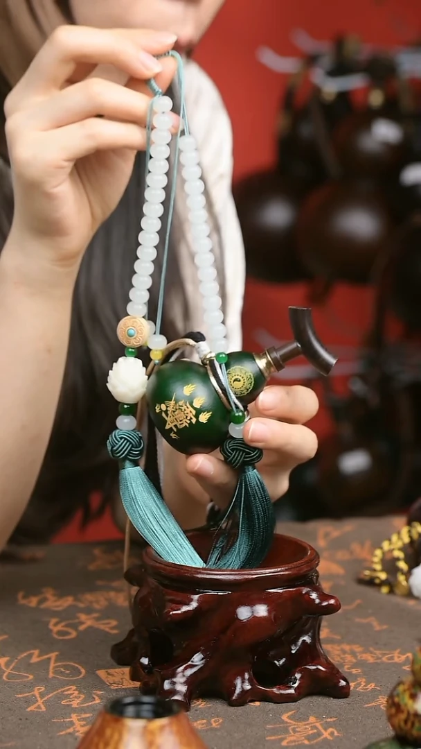双流苏车挂 手工雕刻 中药煮色 开口小葫芦
