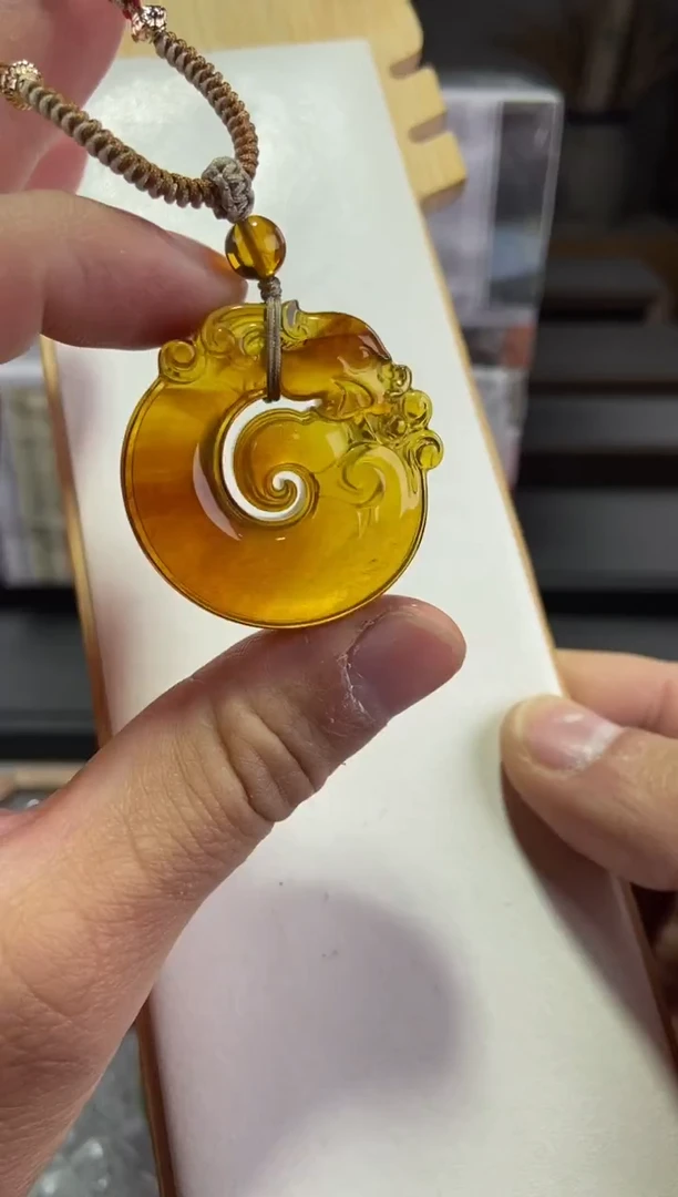 琥珀颈饰未镶嵌仿古龙扣