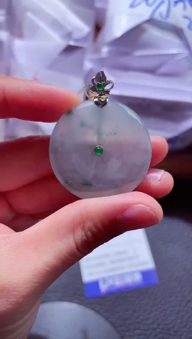 颈饰18K金镶嵌翡翠00007503