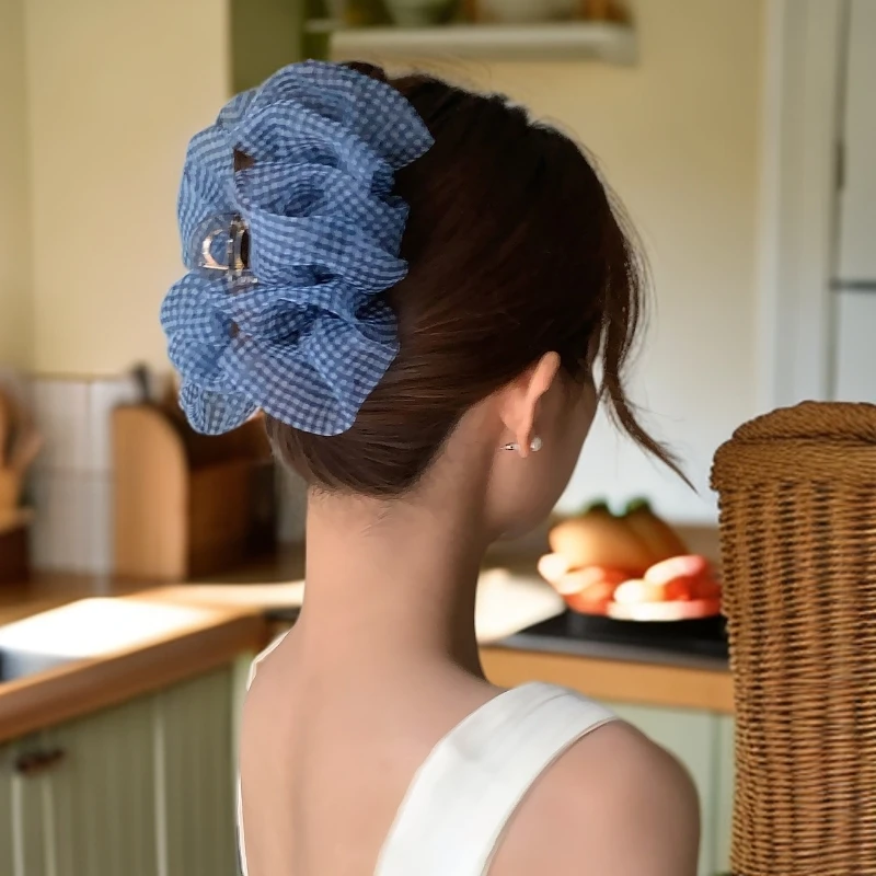 超显白~蓝色格纹泡泡纱云朵抓夹女夏季气质盘发鲨鱼夹高级感发饰