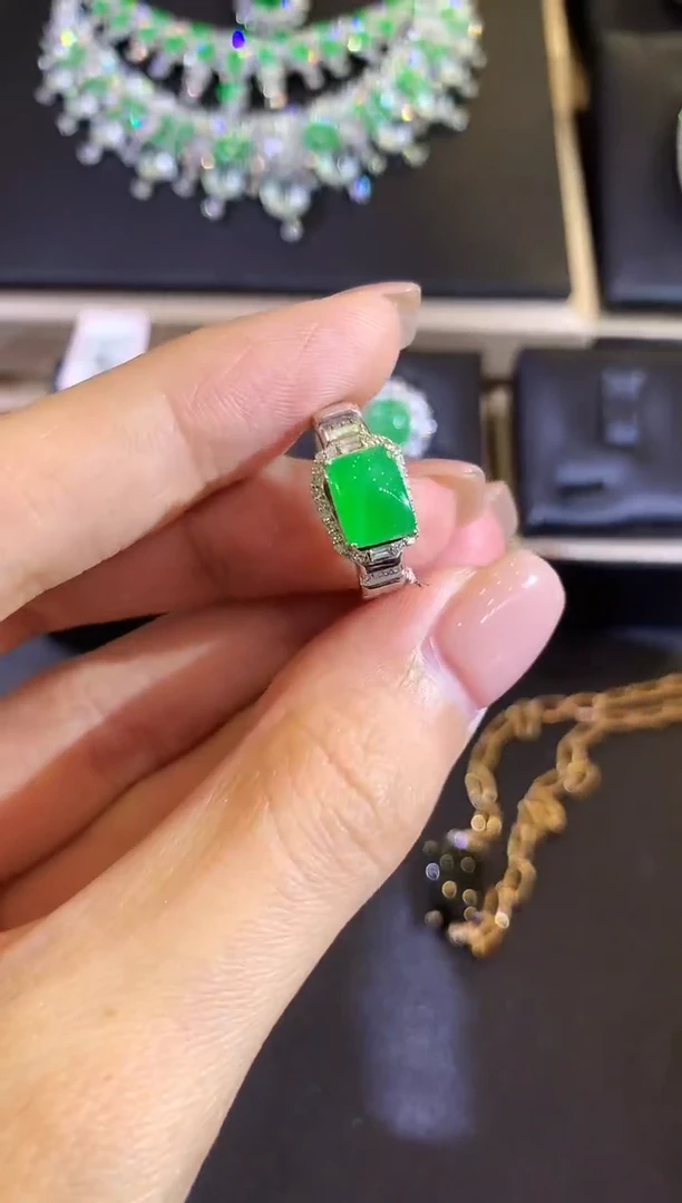 【闪购商品】翡翠戒指18K金镶嵌A138          