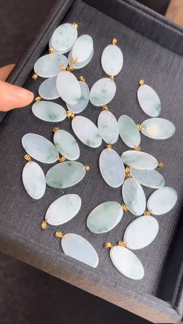 翡翠挂件未镶嵌无事牌多样性发一件