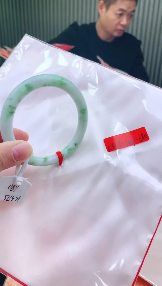 未镶嵌手镯翡翠54+