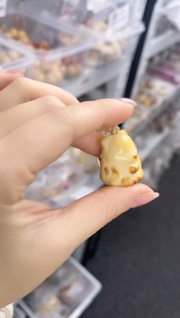 吊坠白玉菩提【福狸仔25mm以下】象牙果碳烤凤九挂件CP114-2602