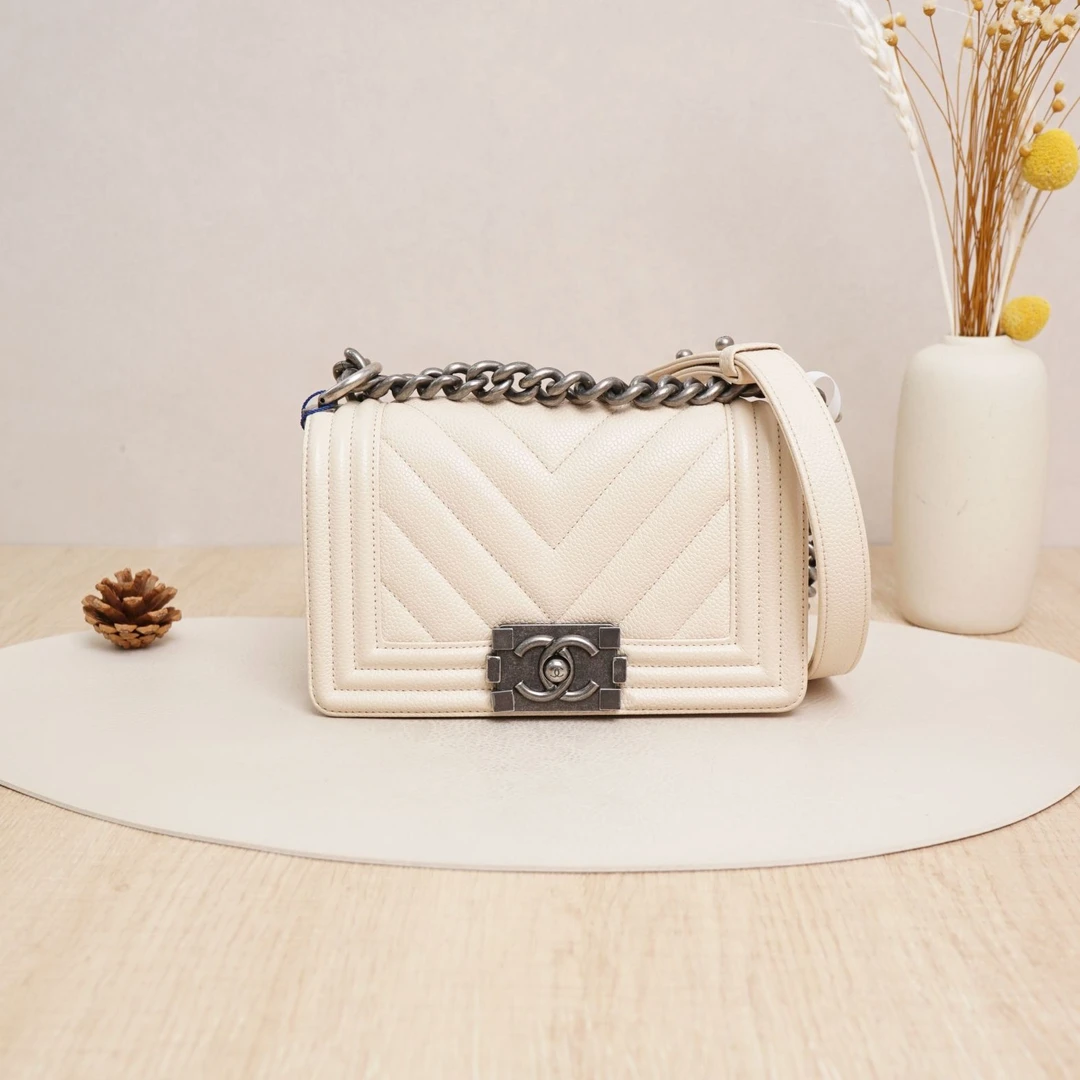 95新 Chanel/香奈儿 leboyV纹29开小号米白色荔枝纹牛皮/DS037341