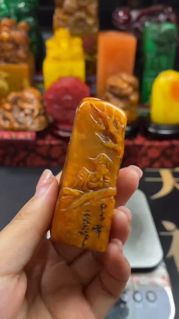 寿山石印石田黄薄意雕方章