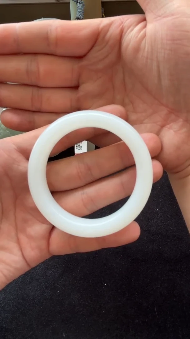 和田玉手镯未镶嵌和田玉微色差手镯  54+