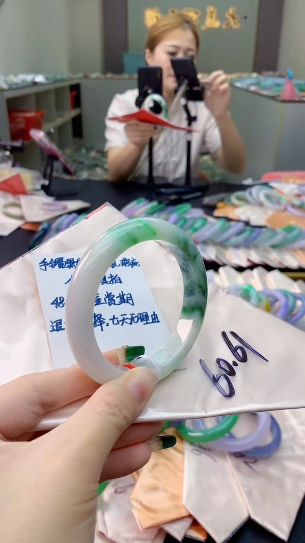 未镶嵌手镯翡翠0483303336