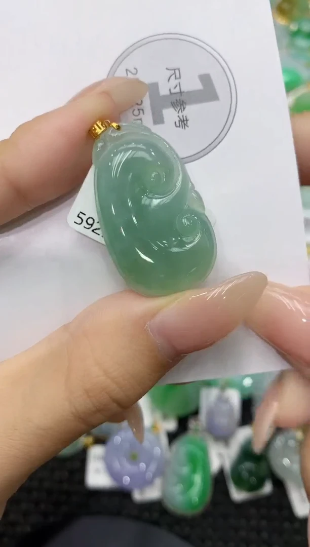 颈饰18K金镶嵌翡翠111111111111
