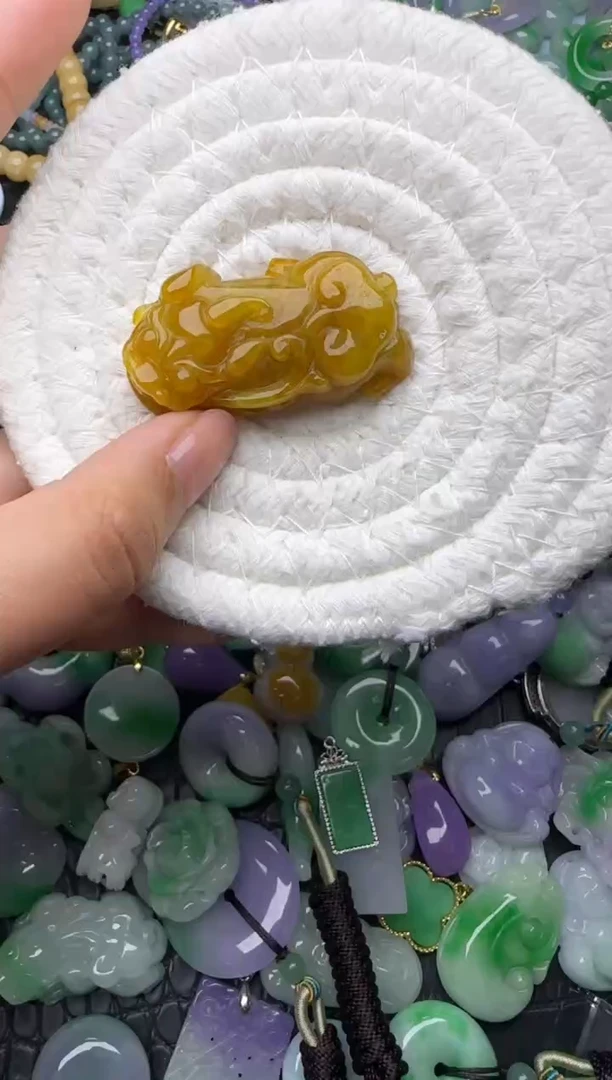 颈饰未镶嵌翡翠缅甸翡翠吊坠