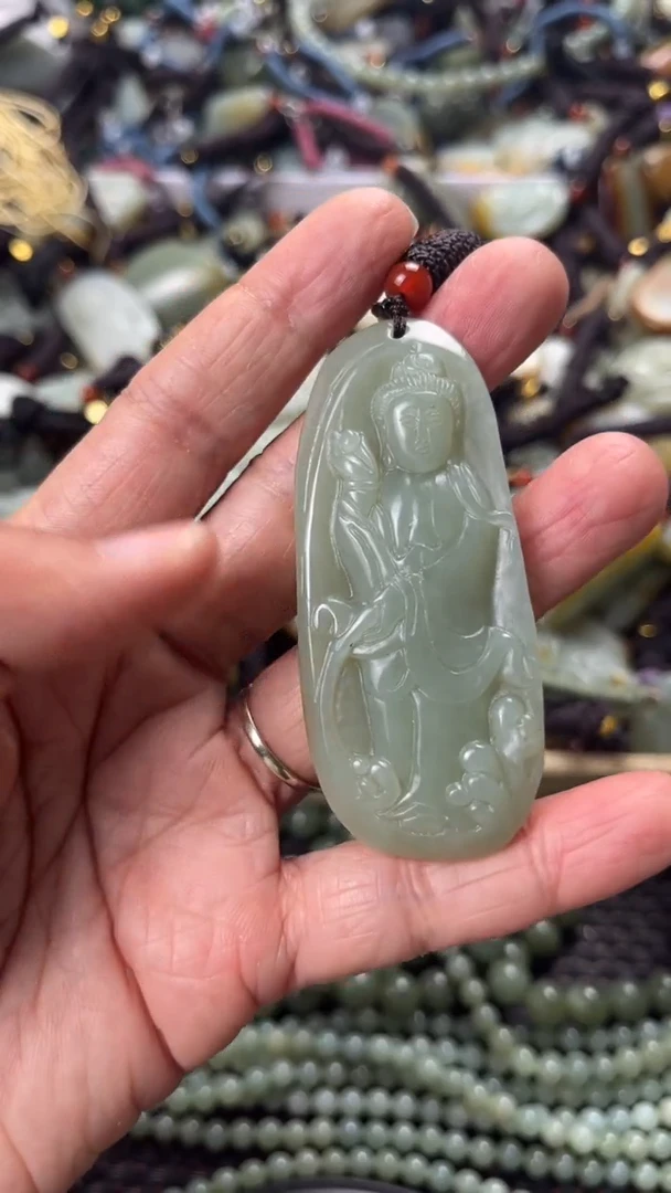 【闪购商品】和田玉颈饰未镶嵌多样性发货没有证书，拍一发一.有瑕