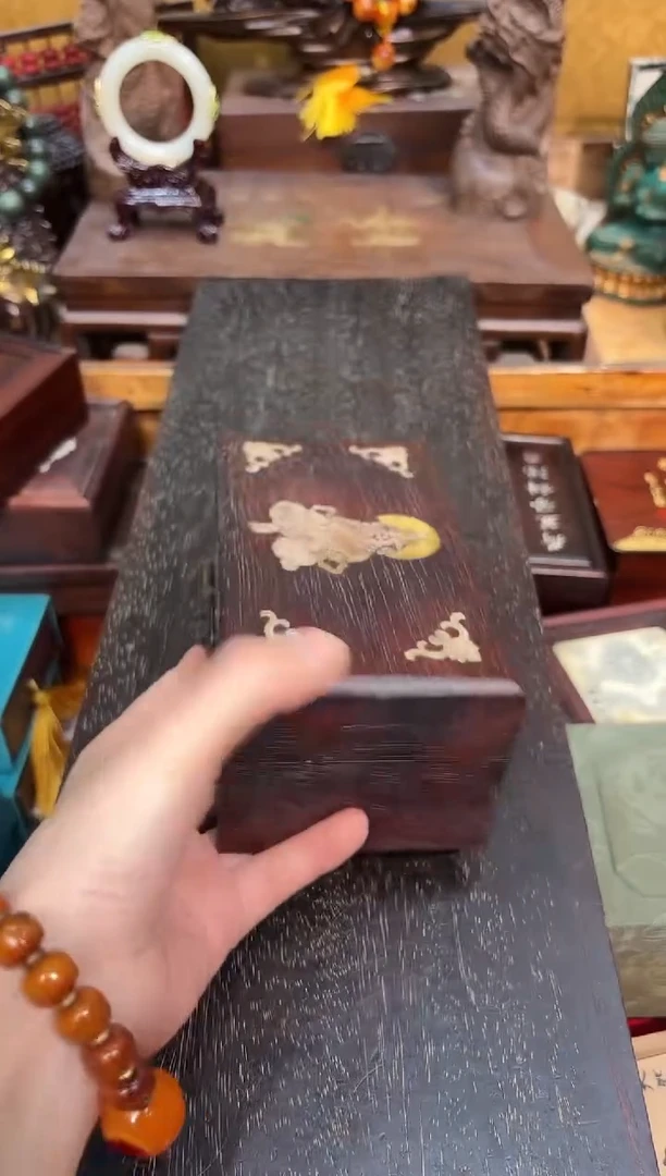 木106一点红手串鼻壶附带木盒凯凯凯凯凯凯凯凯