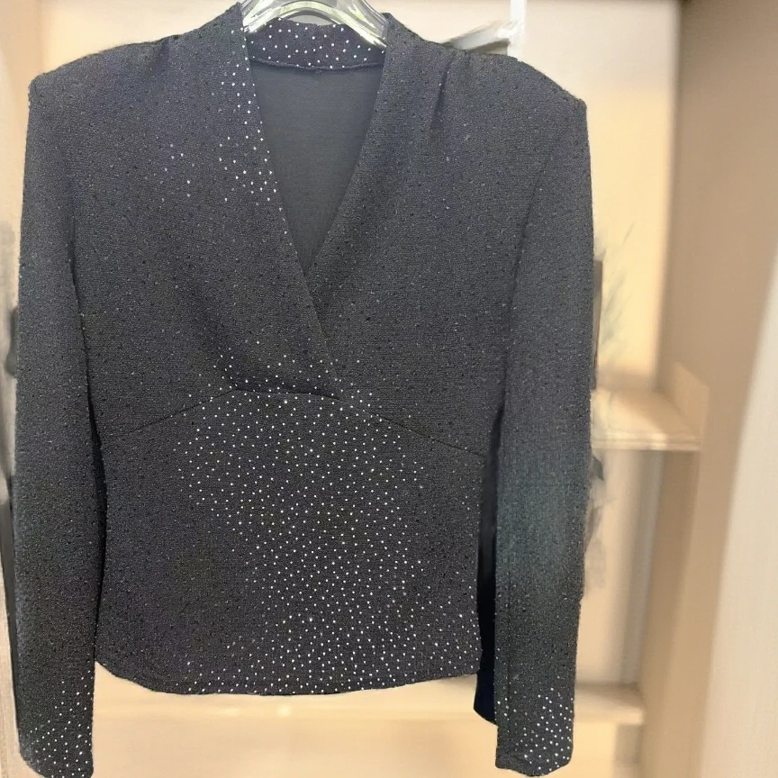 【晨浠定制】新款显瘦大V领烫钻细闪长袖打底上衣702