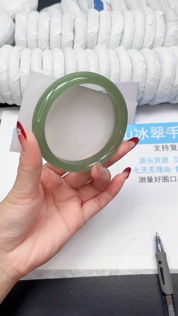 未镶嵌手镯石英质玉40-64.2BQ