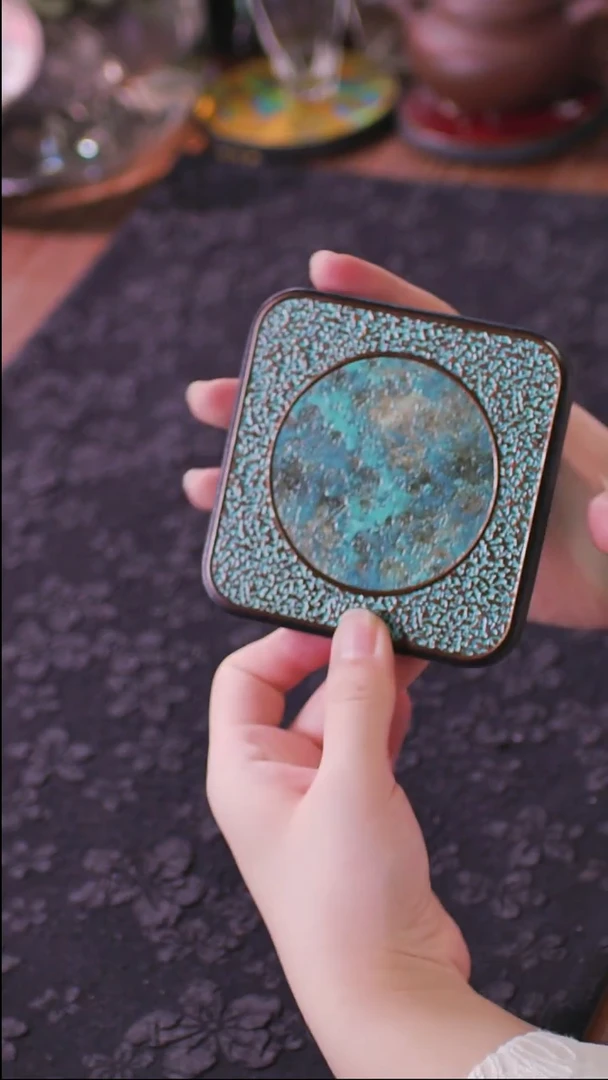 壹藏贰宝青铜图案杯垫一片