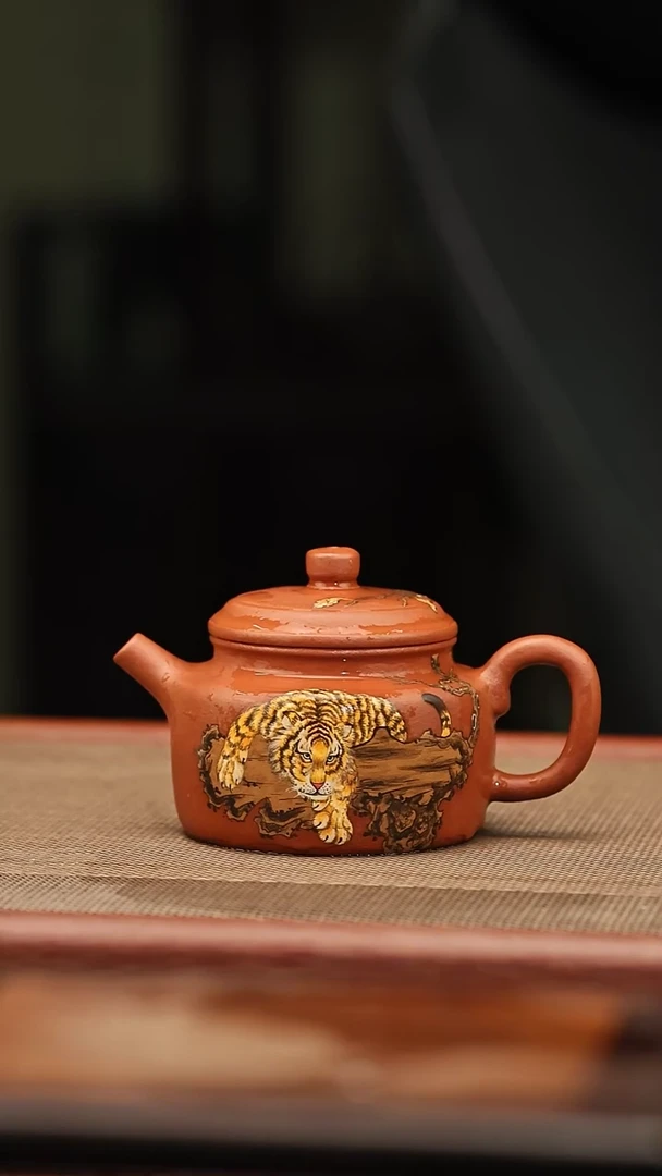 茶壶紫砂生砂朱泥 德中 130毫升 猛虎