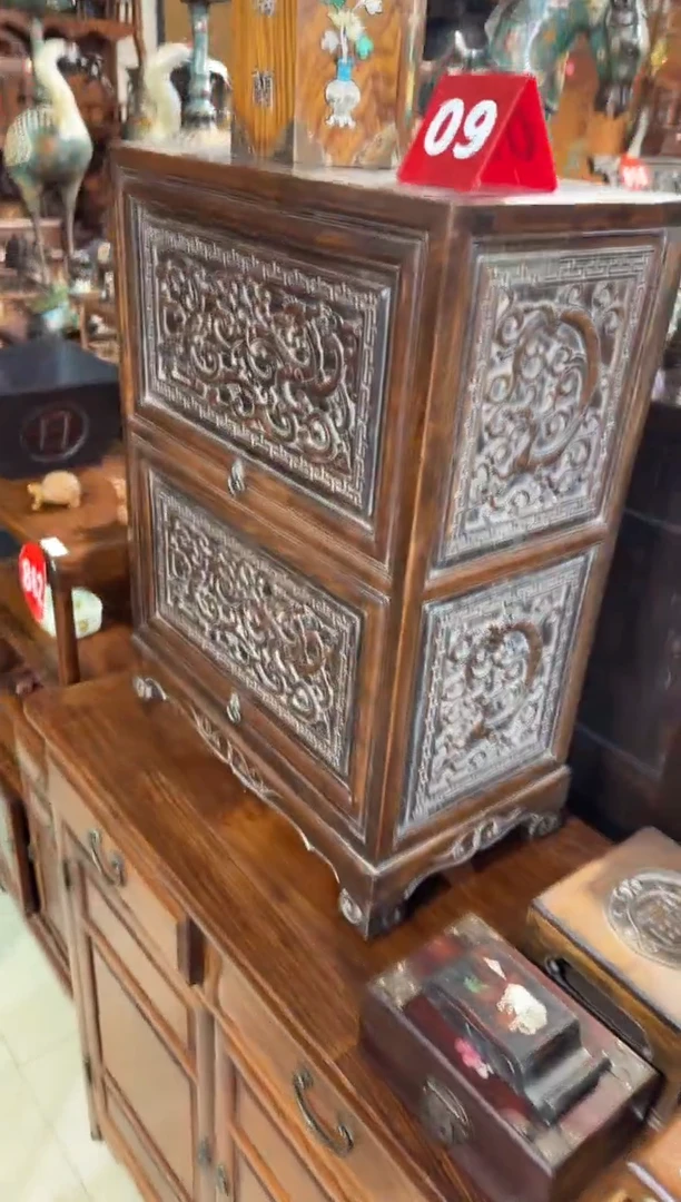 木木头款风****起黄花梨浮雕螭龙抽拉柜1980