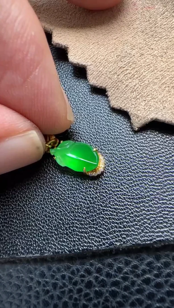 18K金镶嵌定制翡翠滴流