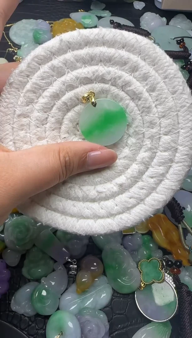 颈饰未镶嵌翡翠缅甸翡翠吊坠