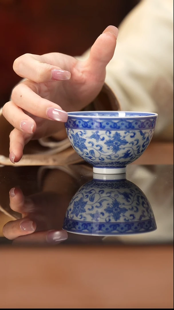 杯看山柴窑青花缠枝