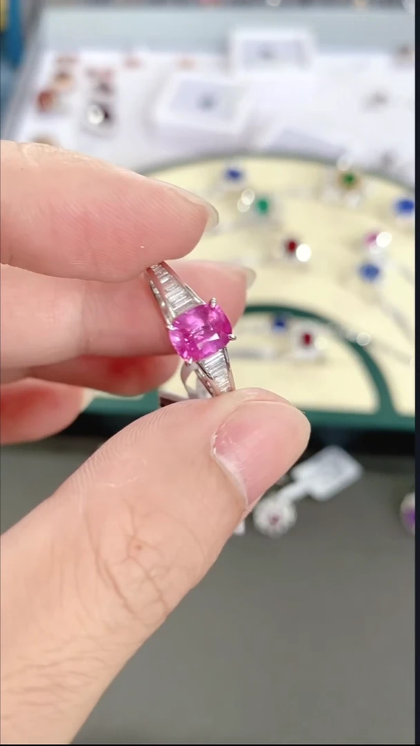 戒指彩色蓝宝石18K金镶嵌·