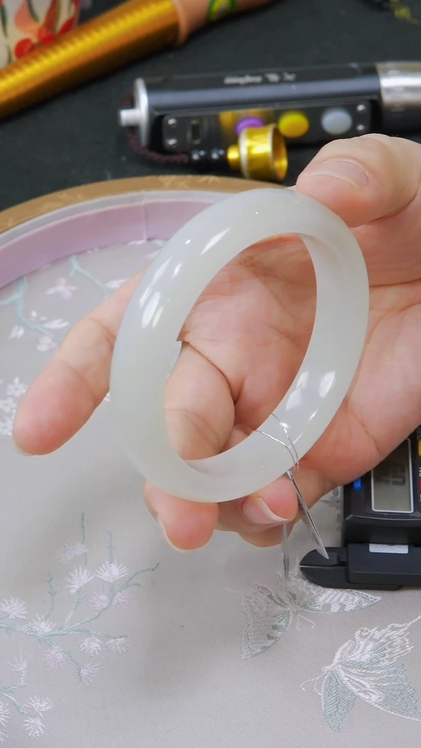 和田玉手镯未镶嵌60圈口  白玉手镯