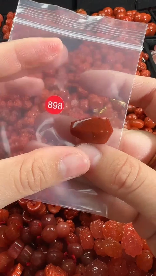 颈饰未镶嵌南红玛瑙1