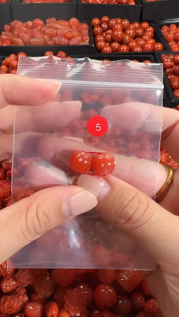 颈饰未镶嵌南红玛瑙1