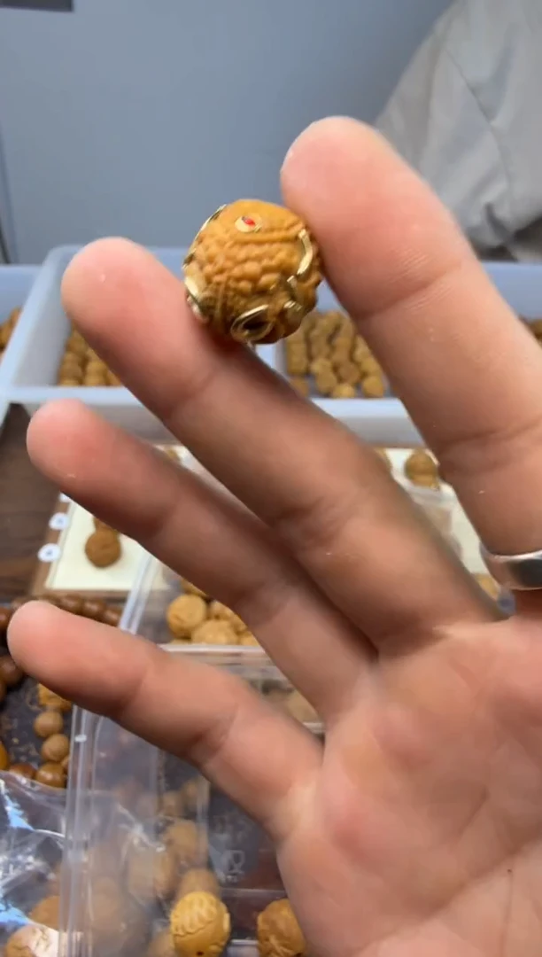 吊坠猴头核桃新款 象神 重工 红色