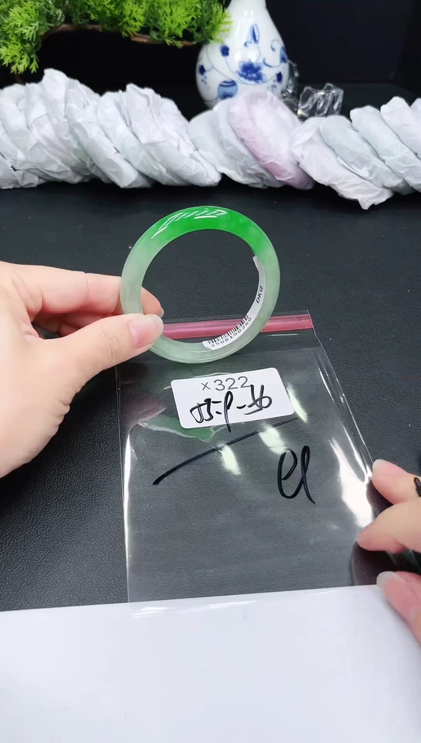 未镶嵌手镯翡翠322